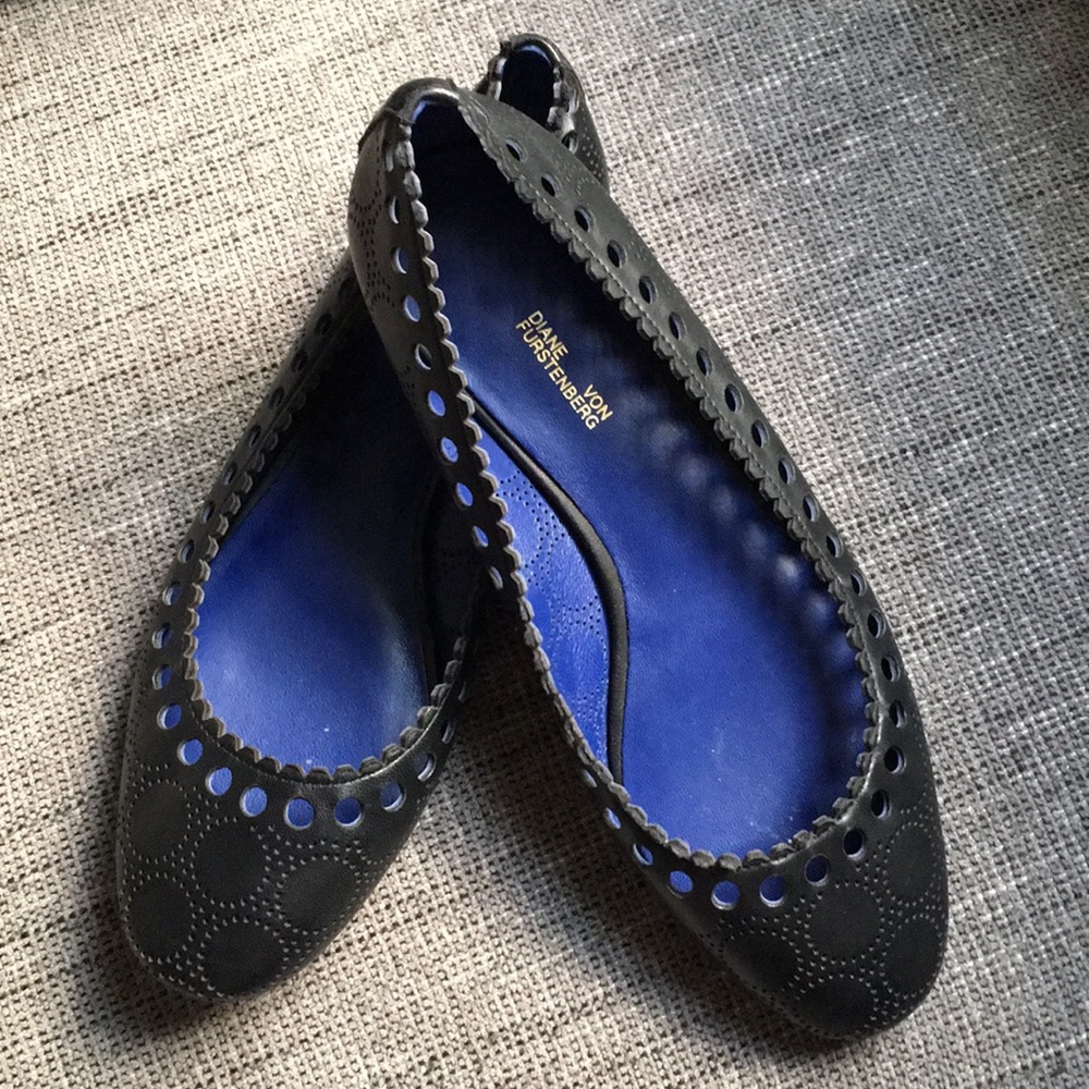 Diane Von Furstenberg Black Leather perforated Laser Cut Scallop Ballet Flats 6